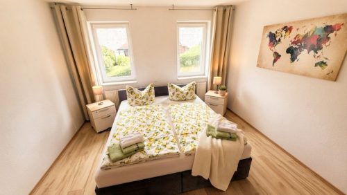 Großes Schlafzimmer im Obergeschoss der Ferienwohnung in Coburg
